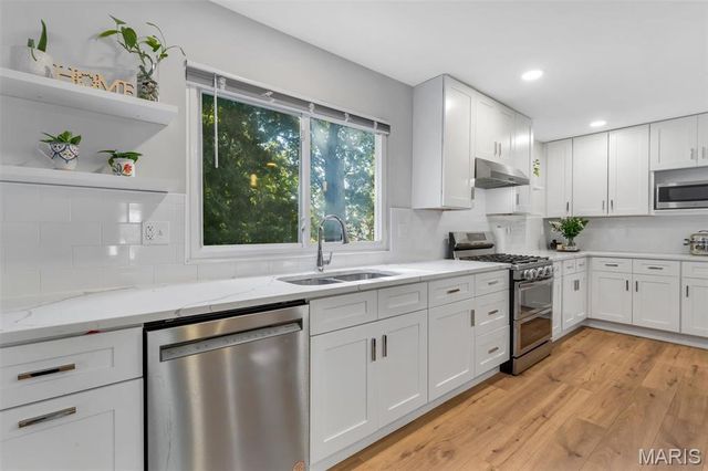 1124 Briarhurst Drive, Manchester, MO 63021