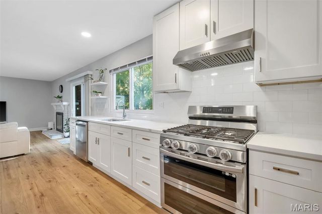 1124 Briarhurst Drive, Manchester, MO 63021