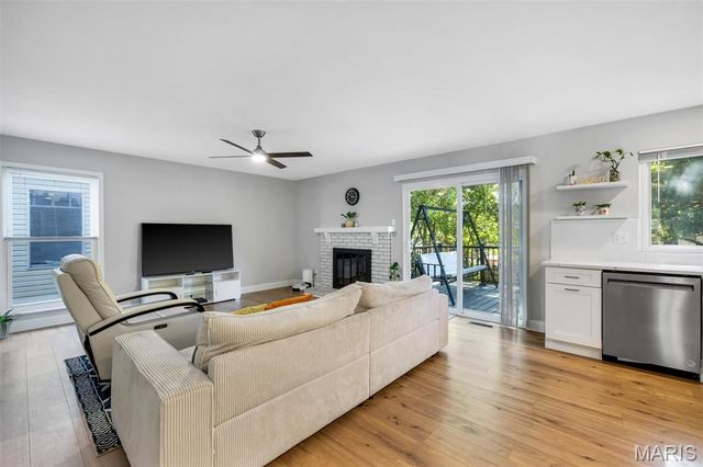 1124 Briarhurst Drive, Manchester, MO 63021