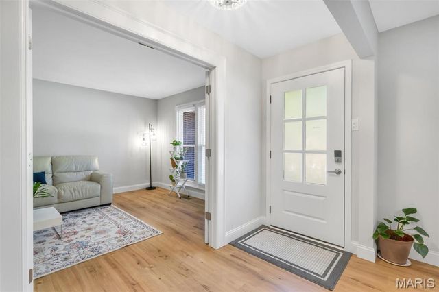 1124 Briarhurst Drive, Manchester, MO 63021