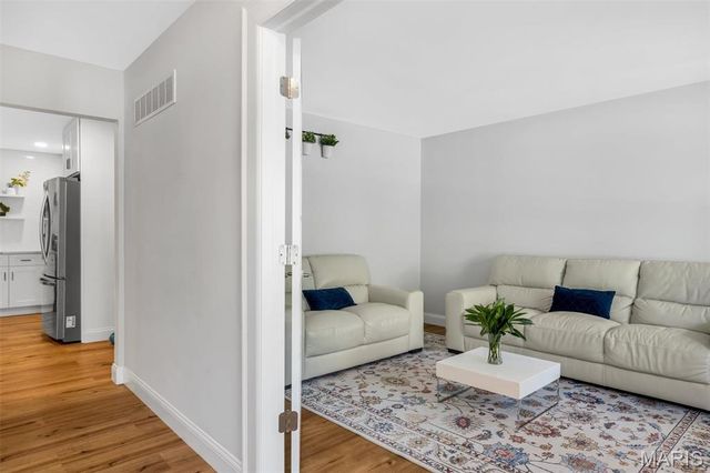 1124 Briarhurst Drive, Manchester, MO 63021