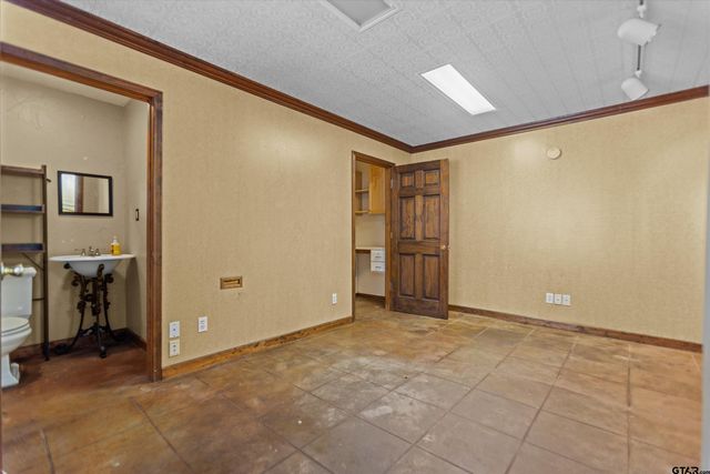 1815 S Robertson Ave., Tyler, TX 75701