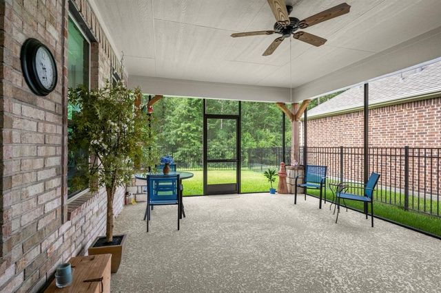 12117 Creekside Villas Court, Conroe, TX 77304