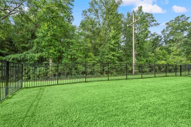 12117 Creekside Villas Court, Conroe, TX 77304