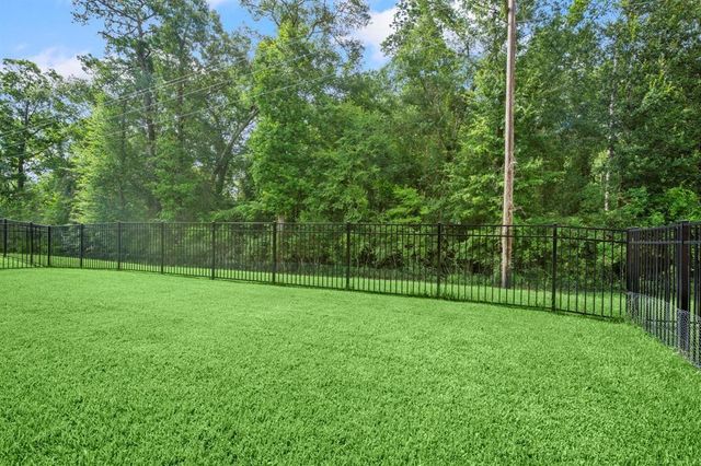 12117 Creekside Villas Court, Conroe, TX 77304