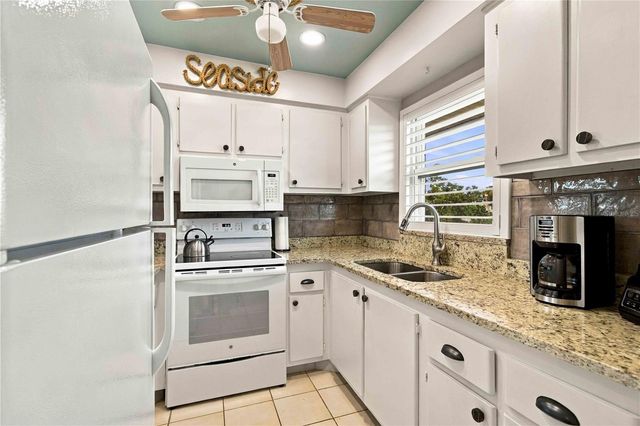 304 47TH AVENUE DRIVE W 313, Bradenton, FL 34207