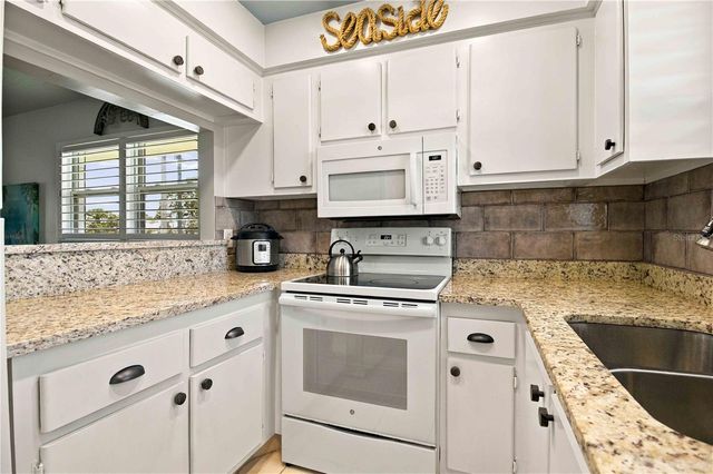 304 47TH AVENUE DRIVE W 313, Bradenton, FL 34207