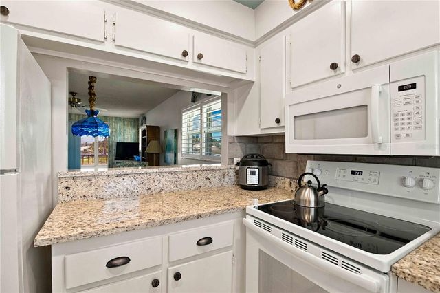 304 47TH AVENUE DRIVE W 313, Bradenton, FL 34207