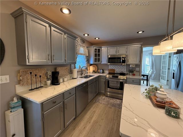 322 Plantation Drive, Hurricane, WV 25526