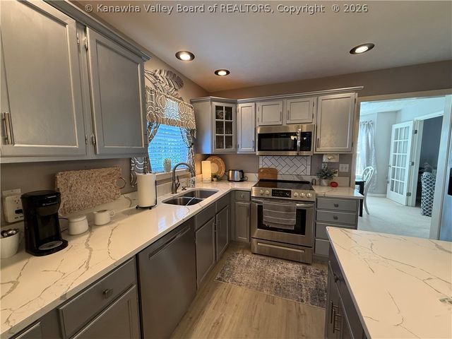 322 Plantation Drive, Hurricane, WV 25526