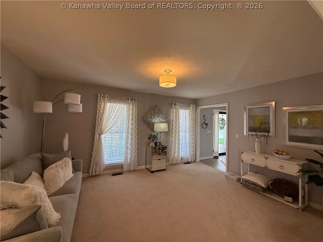 322 Plantation Drive, Hurricane, WV 25526