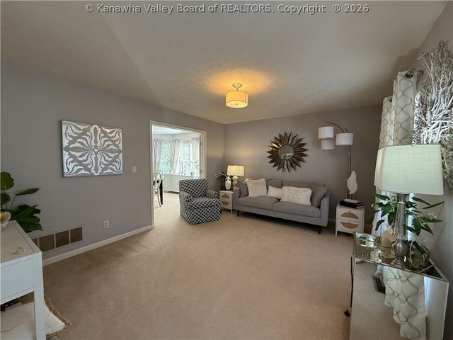 322 Plantation Drive, Hurricane, WV 25526