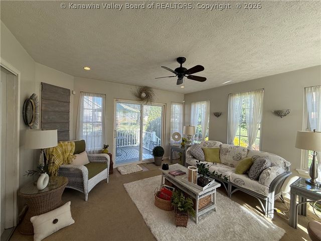 322 Plantation Drive, Hurricane, WV 25526