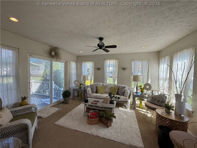 322 Plantation Drive, Hurricane, WV 25526