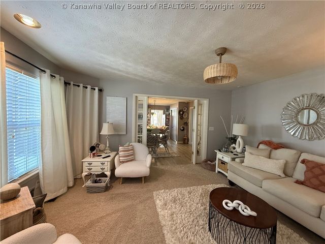 322 Plantation Drive, Hurricane, WV 25526