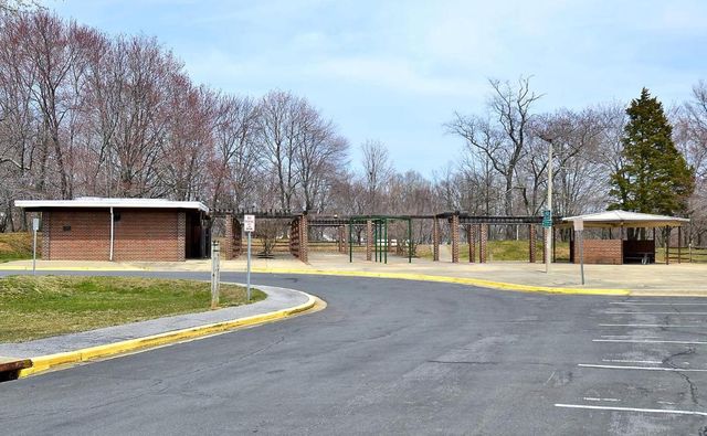 328 W EDMONSTON DR, Rockville, MD 20852