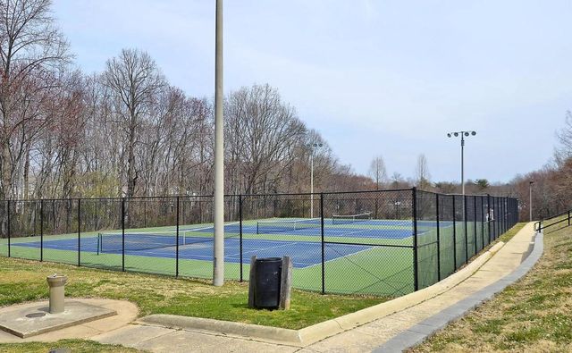 328 W EDMONSTON DR, Rockville, MD 20852