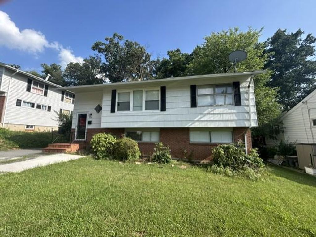 328 W EDMONSTON DR, Rockville, MD 20852