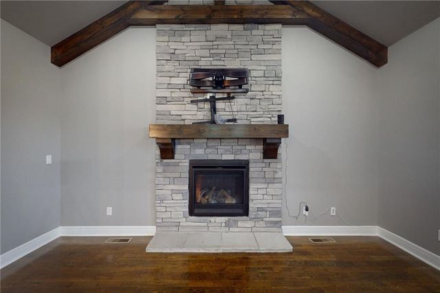 309 SW Chelmsford Drive, Blue Springs, MO 64014