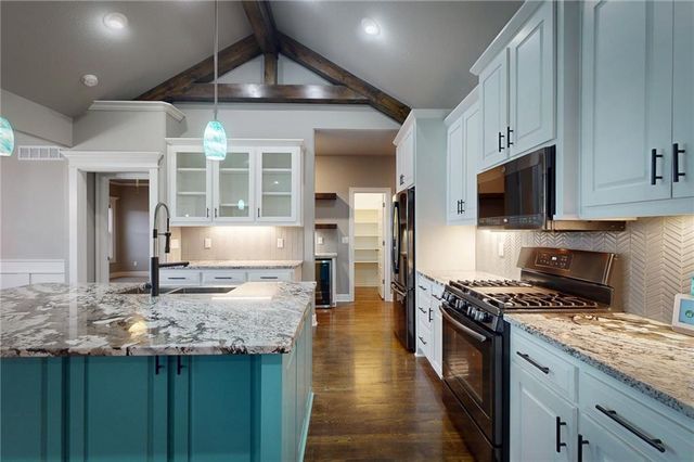 309 SW Chelmsford Drive, Blue Springs, MO 64014