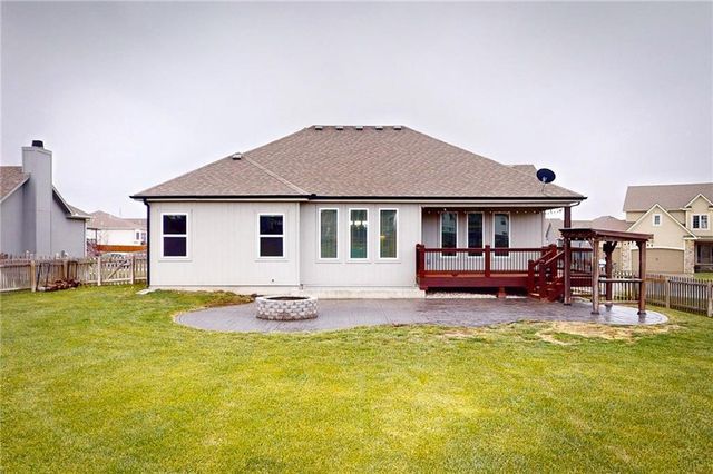 309 SW Chelmsford Drive, Blue Springs, MO 64014