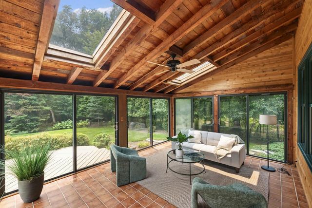 290 Fieldstone ROAD, Delafield, WI 53018