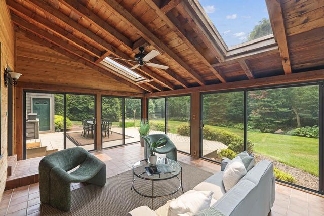 290 Fieldstone ROAD, Delafield, WI 53018