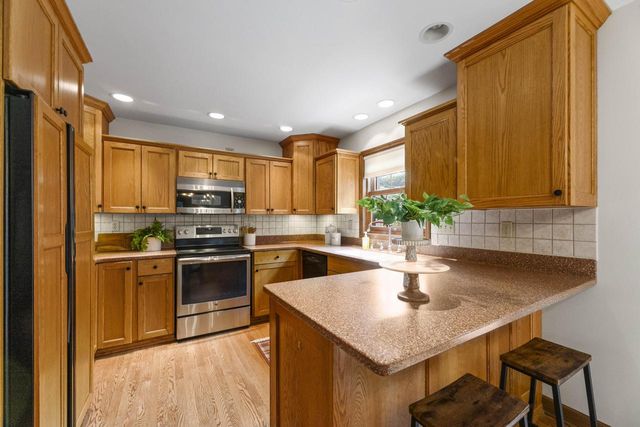 290 Fieldstone ROAD, Delafield, WI 53018