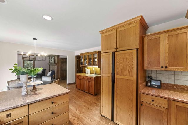 290 Fieldstone ROAD, Delafield, WI 53018