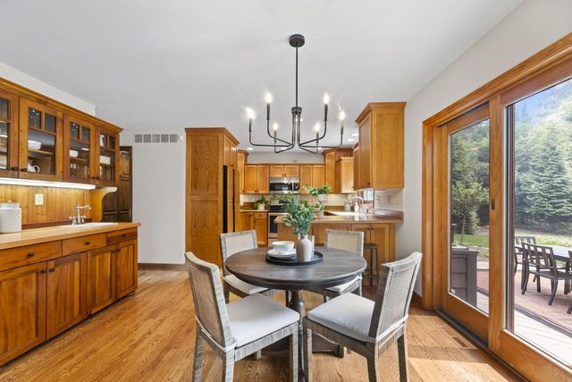 290 Fieldstone ROAD, Delafield, WI 53018