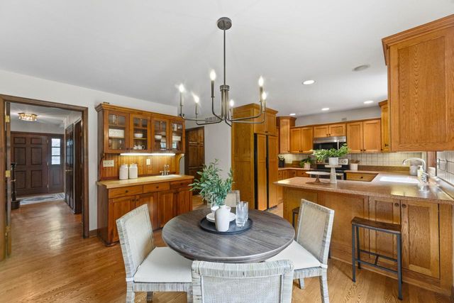 290 Fieldstone ROAD, Delafield, WI 53018