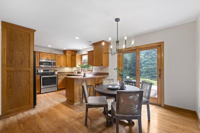 290 Fieldstone ROAD, Delafield, WI 53018