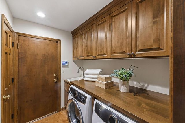 290 Fieldstone ROAD, Delafield, WI 53018