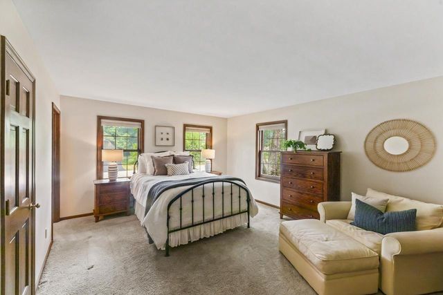 290 Fieldstone ROAD, Delafield, WI 53018