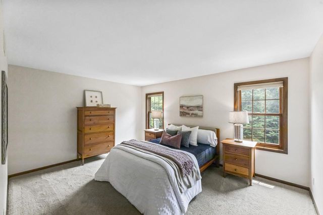 290 Fieldstone ROAD, Delafield, WI 53018
