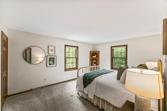 290 Fieldstone ROAD, Delafield, WI 53018