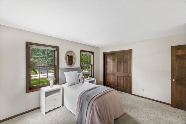 290 Fieldstone ROAD, Delafield, WI 53018