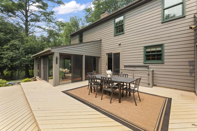 290 Fieldstone ROAD, Delafield, WI 53018