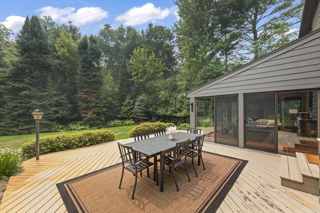 290 Fieldstone ROAD, Delafield, WI 53018