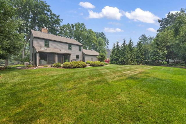 290 Fieldstone ROAD, Delafield, WI 53018