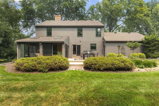 290 Fieldstone ROAD, Delafield, WI 53018