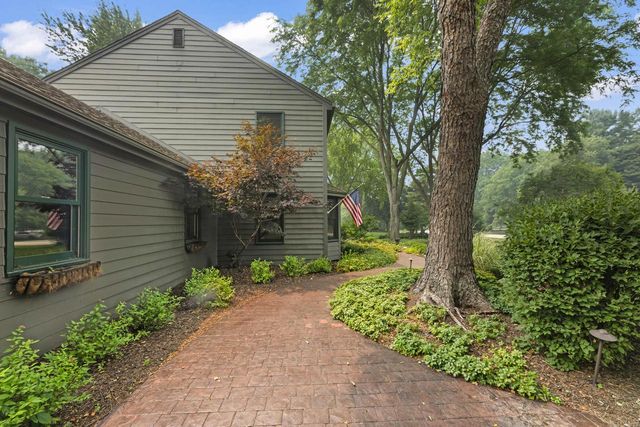 290 Fieldstone ROAD, Delafield, WI 53018