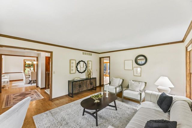 290 Fieldstone ROAD, Delafield, WI 53018