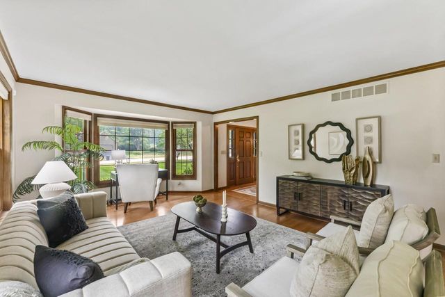 290 Fieldstone ROAD, Delafield, WI 53018