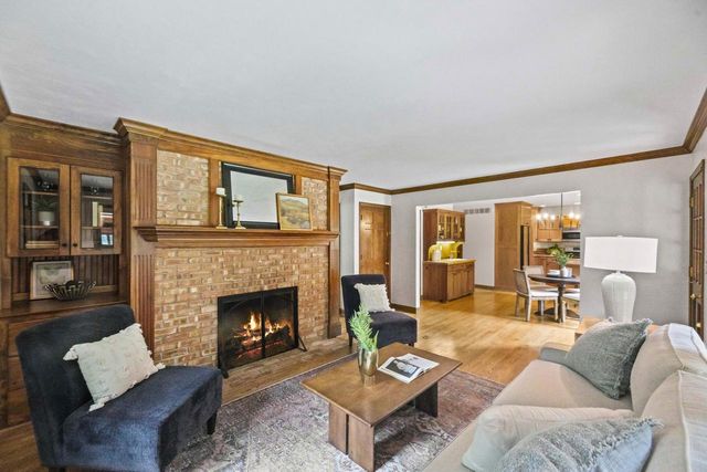 290 Fieldstone ROAD, Delafield, WI 53018