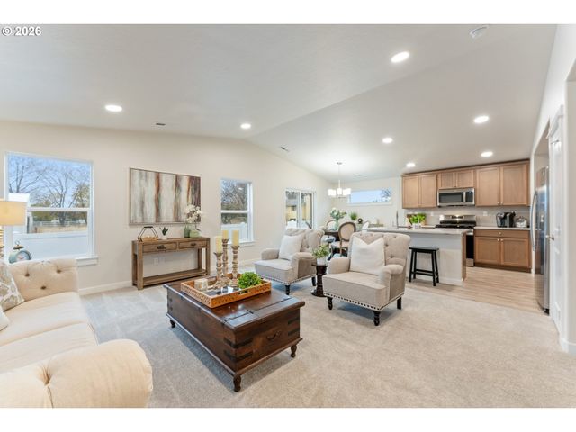5229 RED OAK Dr, Springfield, OR 97478
