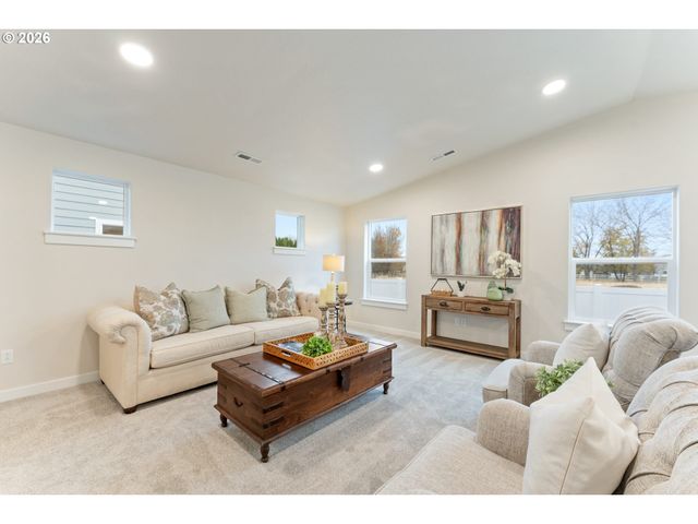5229 RED OAK Dr, Springfield, OR 97478