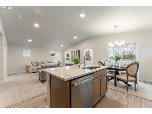5229 RED OAK Dr, Springfield, OR 97478