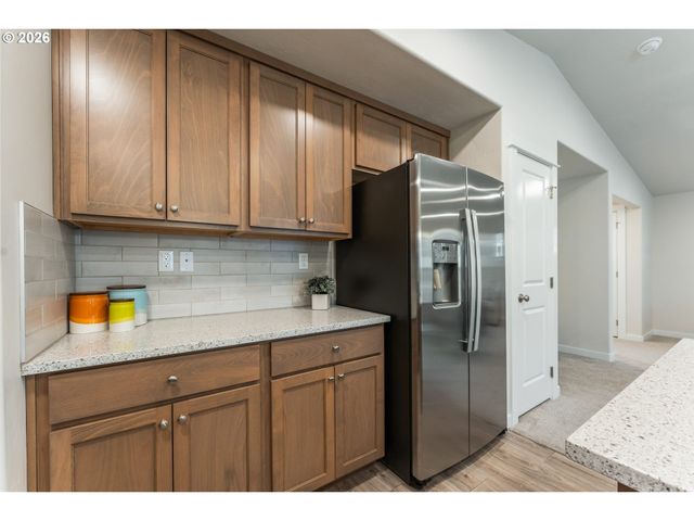 5229 RED OAK Dr, Springfield, OR 97478