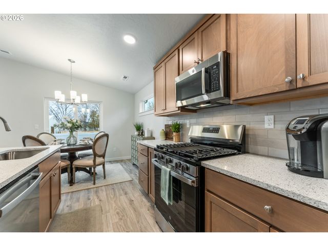 5229 RED OAK Dr, Springfield, OR 97478